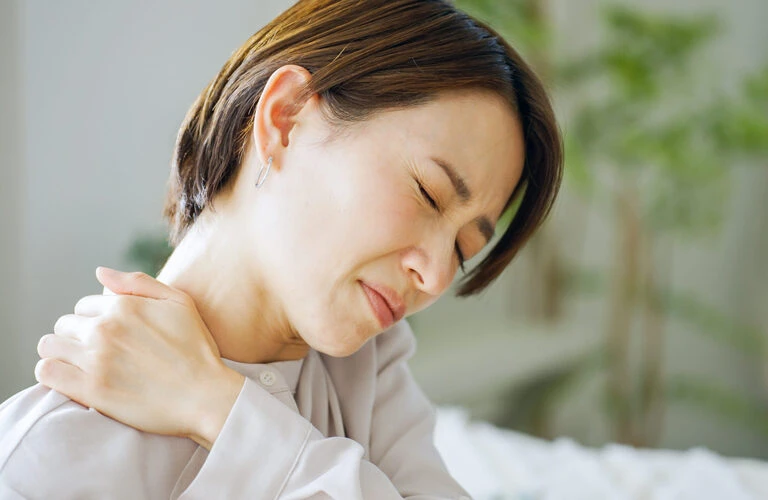 肩こり・首コリでお悩みなら、痛みを軽減する整体メニューへ！