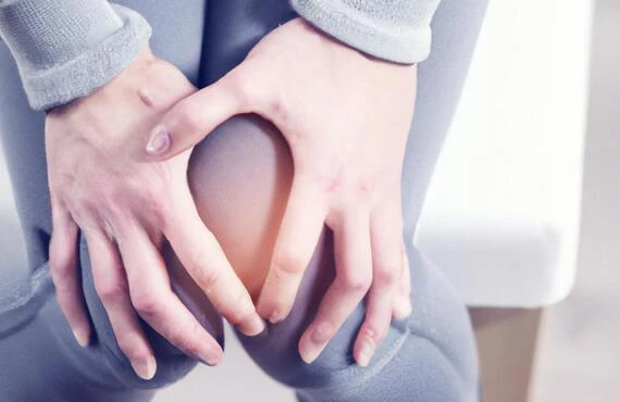 思わぬ日常のクセが膝痛を引き起こす！