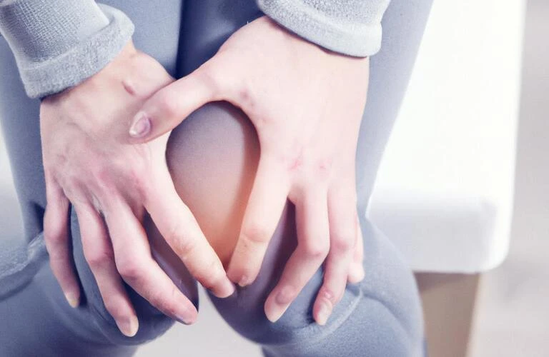 思わぬ日常のクセが膝痛を引き起こす！